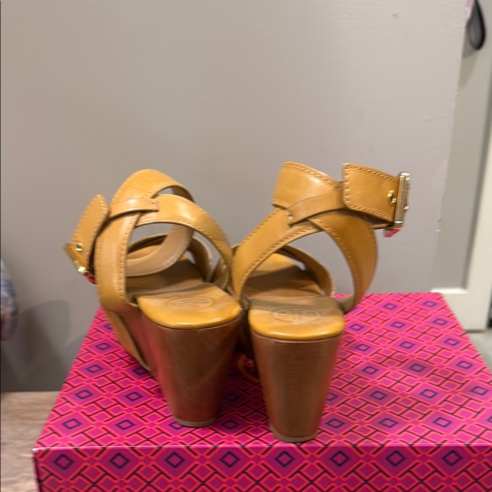 Tory Burch Tan Platform Sandals with Chunky Heel - Picture 5 of 13